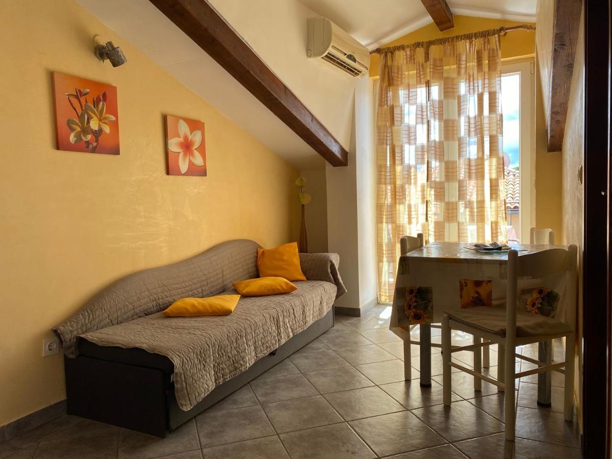 Apartments Tajana Новиград Экстерьер фото